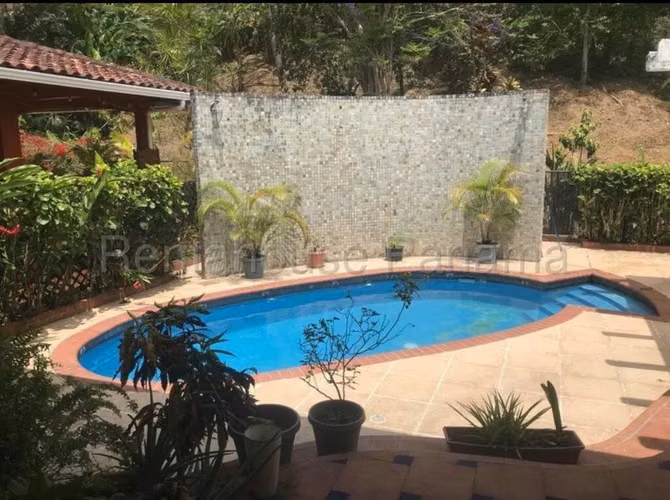 Alquilo casa en Albrook 692 M2                  27MGO1285