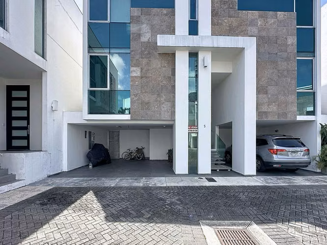 Venta de casa en Altos del Golf - Imagen 2
