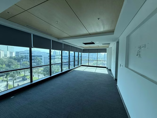Oficina Corporativa de 1,480 m² en Costa del Este PH GMT  Lista con