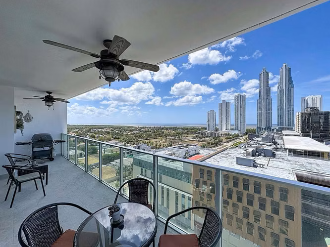 Venta de apartamento en Costa del este PH Latitude