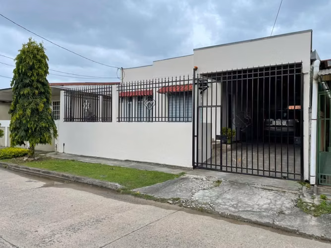 Se Alquila apartamenteo arriba de casa  en San Antonio # 1488 cad