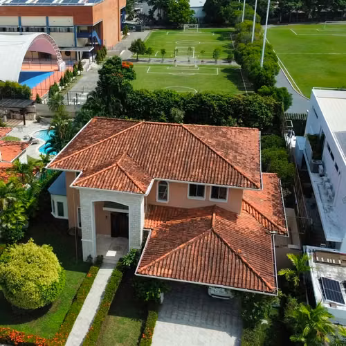 ! Casa en Costa del Este residencial privado I con 4 parking y amplio patio