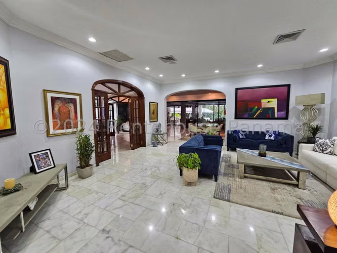 Venta Casa Exclusiva en Altos de Golf - YD - Imagen 3