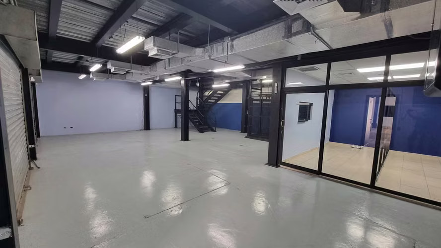 Edificio Corporativo con Ofi-Bodega de 1,500 m² Costa del Este  Av. Centenario