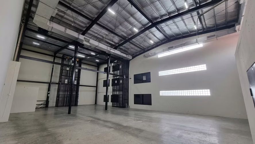 Edificio Corporativo con Ofi-Bodega de 1,500 m² Costa del Este  Av. Centenario