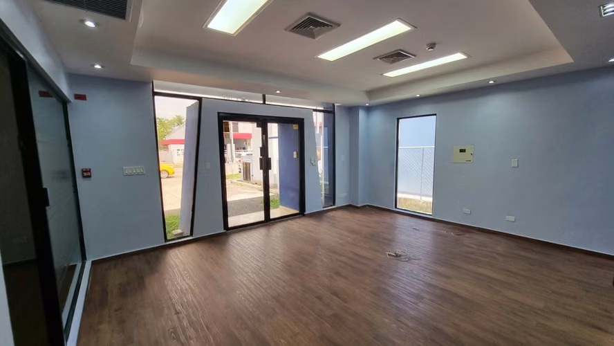 Edificio Corporativo con Ofi-Bodega de 1,500 m² Costa del Este  Av. Centenario