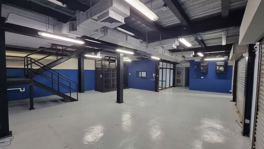 Edificio Corporativo con Ofi-Bodega de 1,500 m² Costa del Este  Av. Centenario