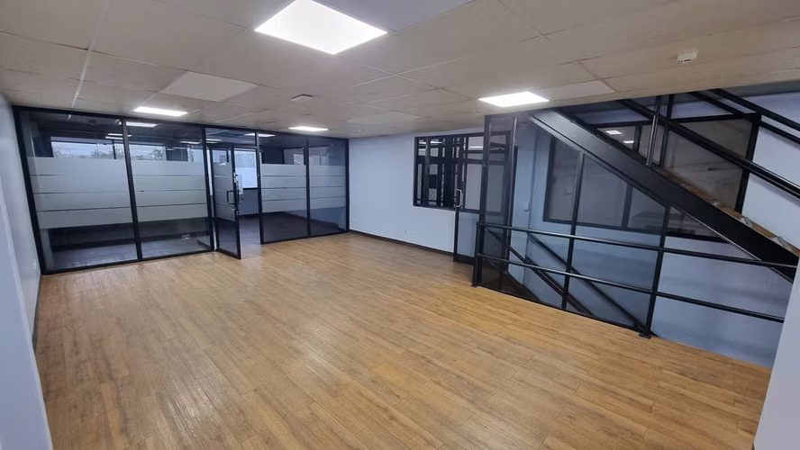 Edificio Corporativo con Ofi-Bodega de 1,500 m² Costa del Este  Av. Centenario