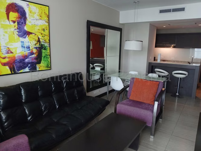 Alquiler de Apartamento Amoblado en Avenida Balboa Ph Megapolis EC