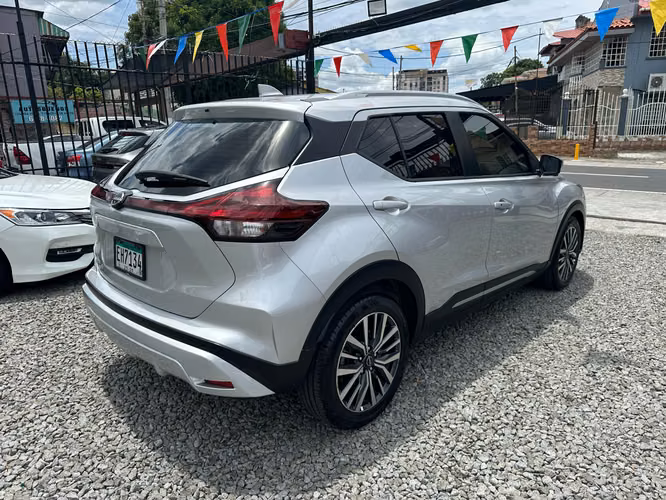 NISSAN KICKS FULL EXTRAS SOLO 8 MIL KILOMETROS