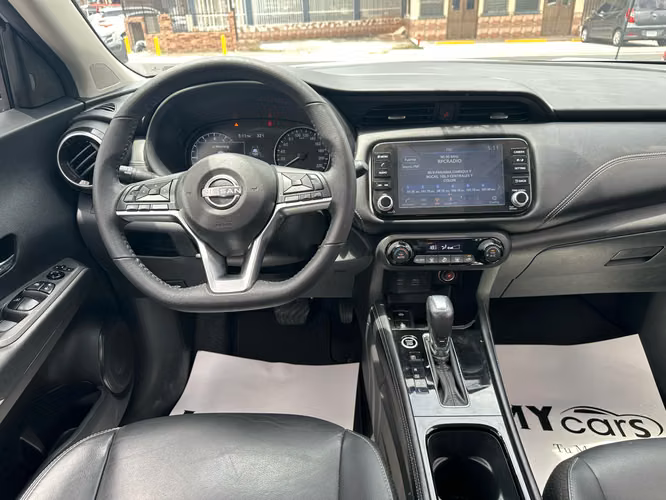 NISSAN KICKS FULL EXTRAS SOLO 8 MIL KILOMETROS
