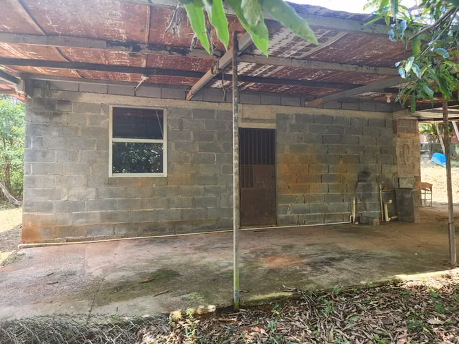 VENDO LOTE CON 3 PROPIEDADES.