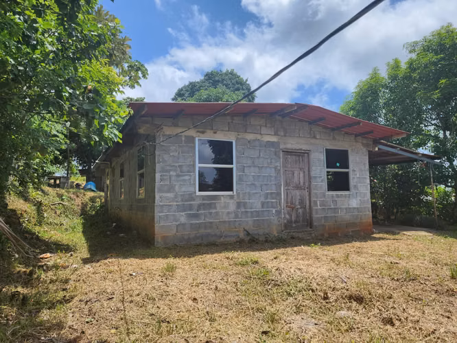 VENDO LOTE CON 3 PROPIEDADES.