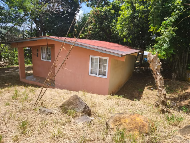 VENDO LOTE CON 3 PROPIEDADES.
