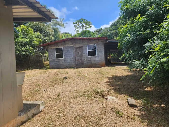 VENDO LOTE CON 3 PROPIEDADES.