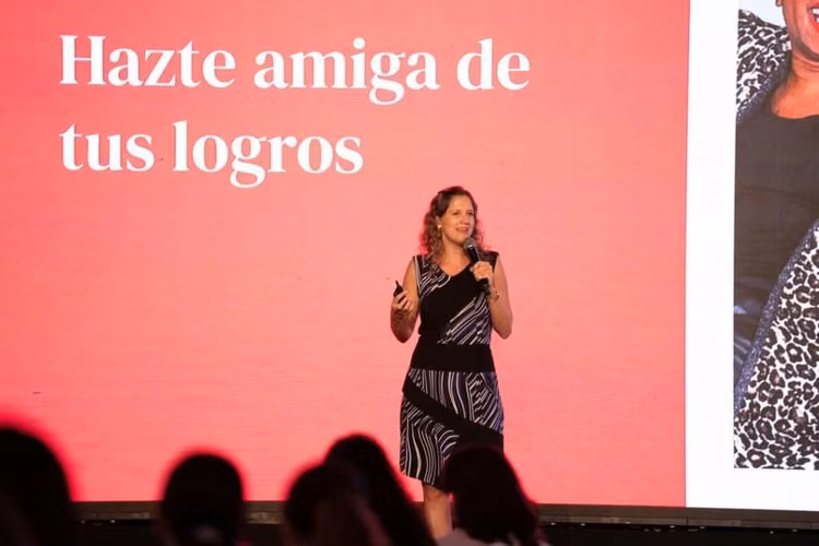 Alquiler de Audio & Podium Profesional Para Conferencias, Eventos Privados Exclusivos & Corporativos - Imagen 6