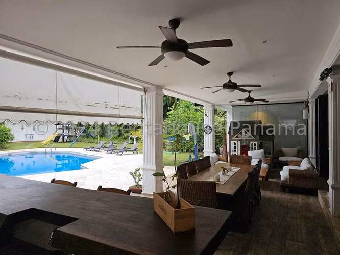 Casa en venta en Altos del Golf con piscina propia - Imagen 11