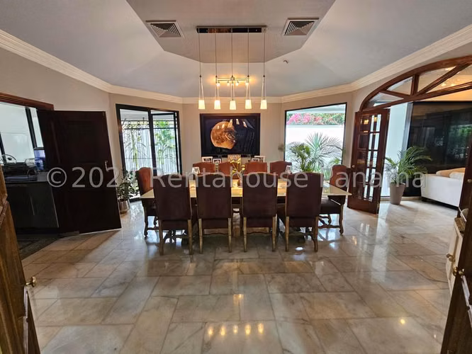 Casa en venta en Altos del Golf con piscina propia - Imagen 3