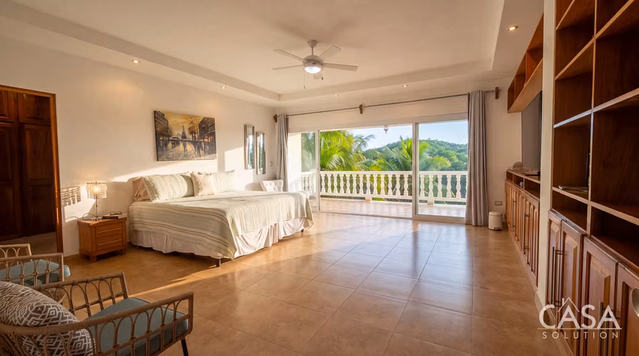 Casa de 4 habitaciones frente al mar con piscina y apartamento en venta en Lobster Cove, Boca Chica
