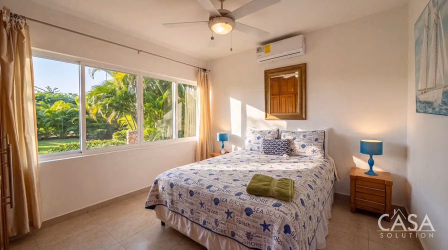 Casa de 4 habitaciones frente al mar con piscina y apartamento en venta en Lobster Cove, Boca Chica