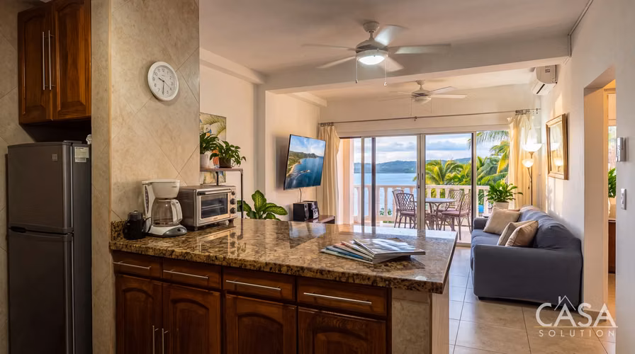 Casa de 4 habitaciones frente al mar con piscina y apartamento en venta en Lobster Cove, Boca Chica