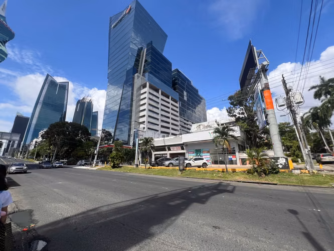 ALQUILER LOCAL COMERCIAL 200 M2 APROXIMADO - Corazón de CALLE 50 - Imagen 2