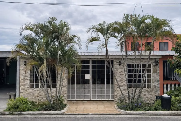 VENTA CASA CERCA DEL AEROPUERTO DE TOCUMEN POR DEBAJO DE AVALÚO