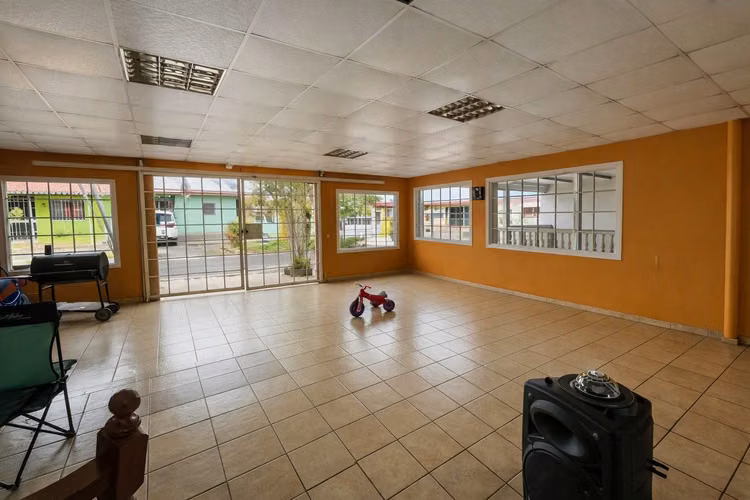 VENTA CASA CERCA DEL AEROPUERTO DE TOCUMEN POR DEBAJO DE AVALÚO