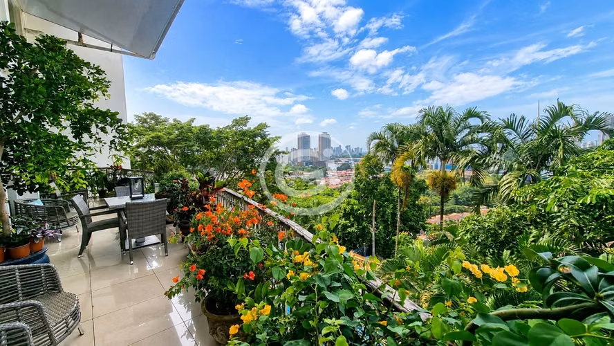 Venta Lujosa Mansion de 6 pisos con Vistas Panorámicas de la Ciudad - Imagen 2