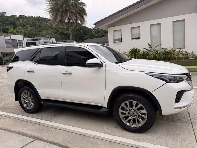 TOYOTA FORTUNER