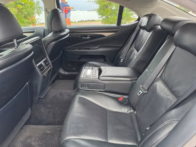 LEXUS LS460L 2014 - Imagen 18