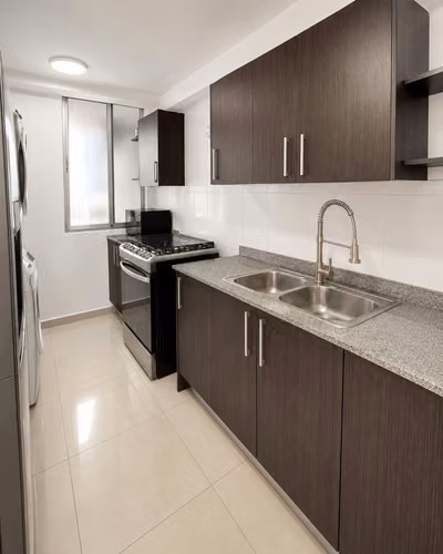 Se vende apartamento en Sky Park, Carrasquilla - Imagen 5