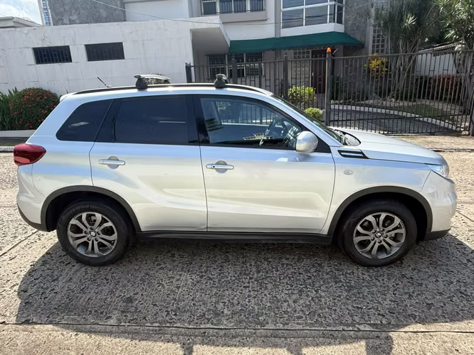 SUZUKI VITARA 2019 SEMIFULL IMPECABLE - Imagen 4
