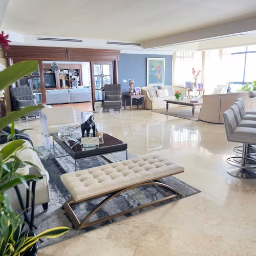 NC124 SE VENDE AMPLIO Y ESPECTACULAR APARTAMENTO EN LA AVENIDA BALBOA PH MIRAMAR