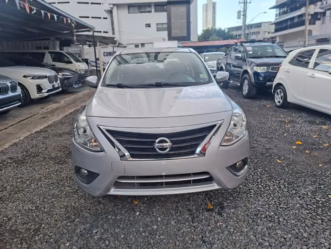 Nissan Versa 2017 - Imagen 2
