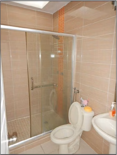 Venta de Amplia Residencia en Paseo del Norte – 3 Recámaras + Piscina - Imagen 3