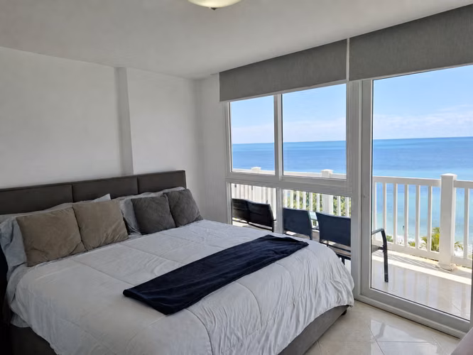 PH Ibiza, Playa Corona - Apartamento de Dos Recámaras Frente al Mar - Imagen 2