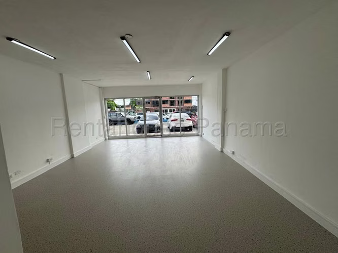 Venta de Local Comercial en Chanis I8808GRR