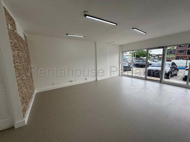 Venta de Local Comercial en Chanis I8808GRR