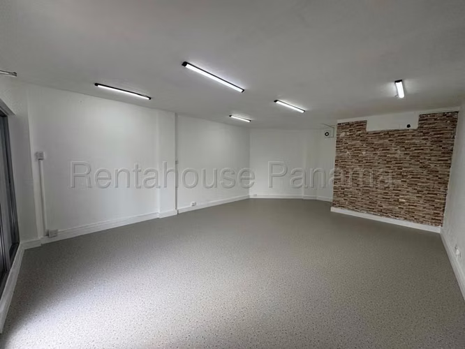 Venta de Local Comercial en Chanis I8808GRR