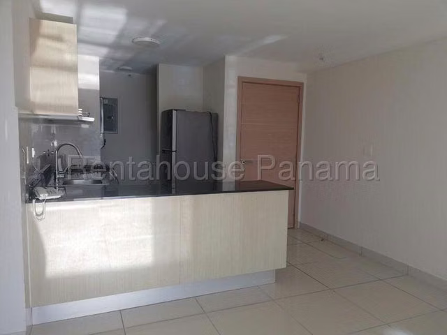 Alquiler de Apartamento en Carrasquilla 27LBR1070 - Imagen 2