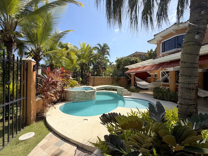 Casa Amoblada de 4 Recámaras en Alquiler en Clayton – 450 m² con Piscina Privada y Terraza - Imagen 13