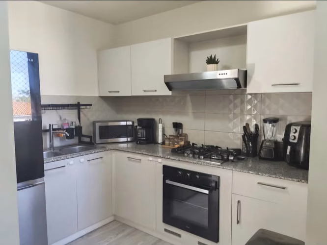 Alquiler de Apartamento Semiamoblado en Torre de Versalles 2 – $1,050 NEGOCIABLE - Imagen 3