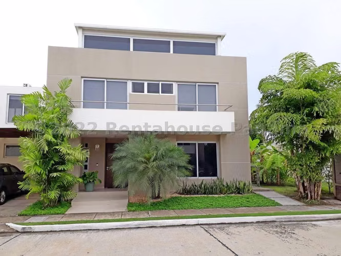 House for Sale in Costa Sur JG