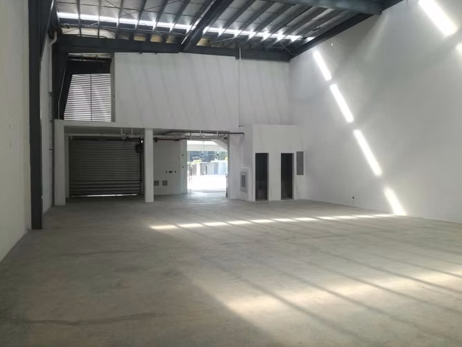 Galera en Venta en Parque Lefevre JG - Imagen 5