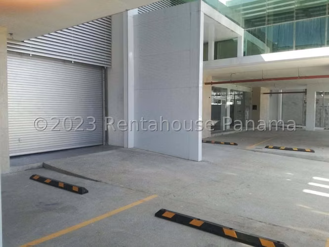 Galera en Venta en Parque Lefevre JG - Imagen 12