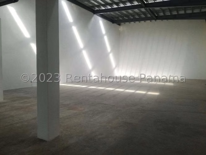 Galera en Venta en Parque Lefevre JG - Imagen 4