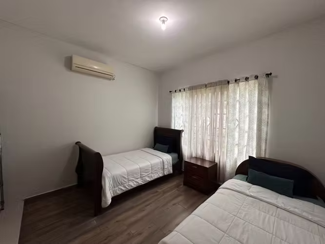 SE ALQUILA DUPLEX AMOBLADO O SIN MUEBLES EN LOS ALGARROBOS