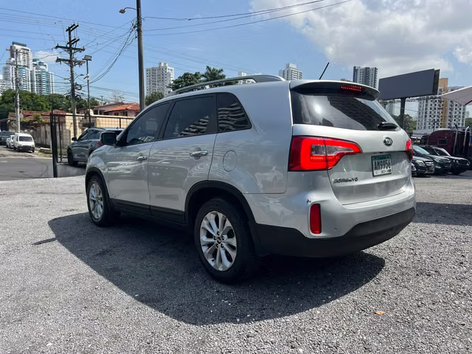 KIA SORENTO SUPER AUTOS ACEPTAMOS TRADE IN - Imagen 4
