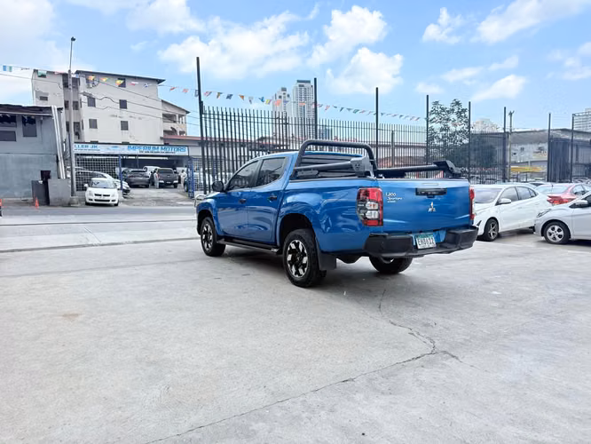Mitsubishi L - Imagen 4
